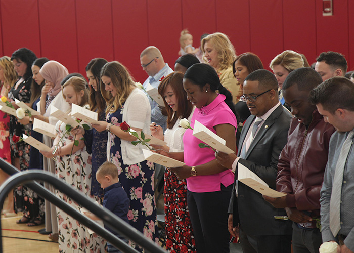 students reciting the nurses pledge