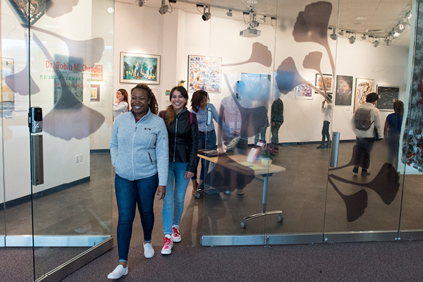 Group of students entering the art gallery